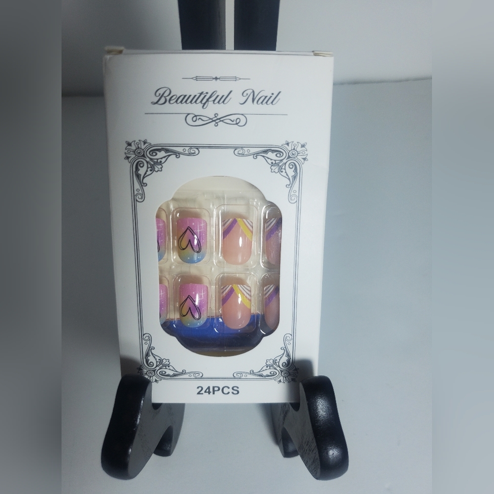 New 24 Piece Colorful Hearts Nails Beautiful Nail Press Ons Medium